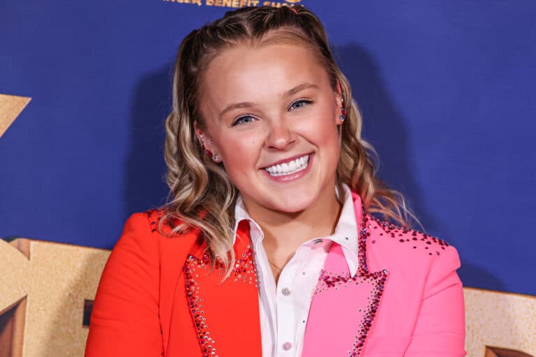 Jojo Siwa posing on the red carpet.