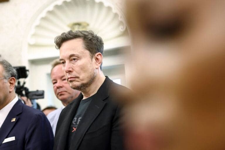 Elon Musk enquanto Trump dá as boas-vindas ao presidente da África do Sul, Ramaphosa