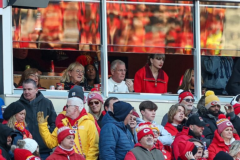 Taylor Swift In Kansas For Chiefs Game