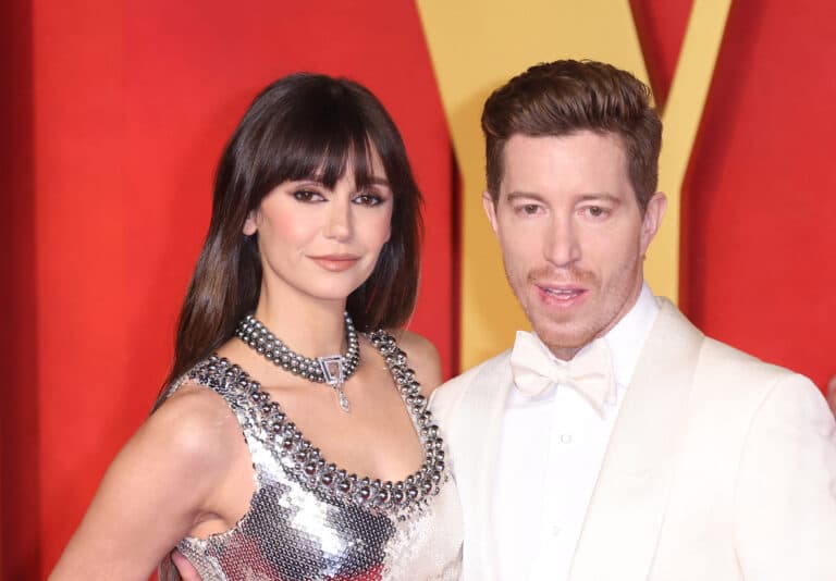 Nina Dobrev e Shaun White na festa do Oscar da Vanity Fair de 2024