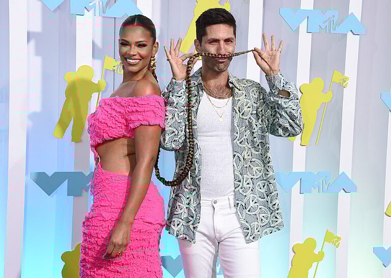 Nev Schulman and Kamie Crawford at 2022 MTV VMAs - Arrivals