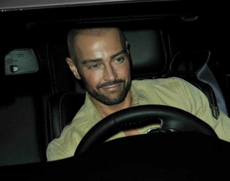 Joey Lawrence in the car