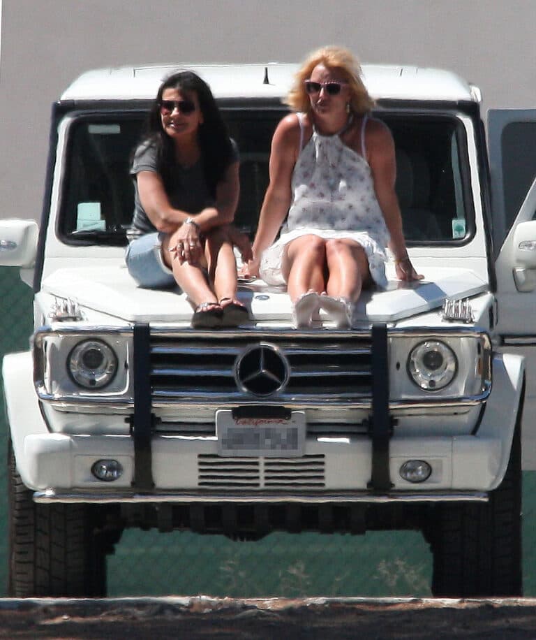 Britney Spears’ Mother Arrives In L.A. To Spend The Thanksgiving Holiday?!