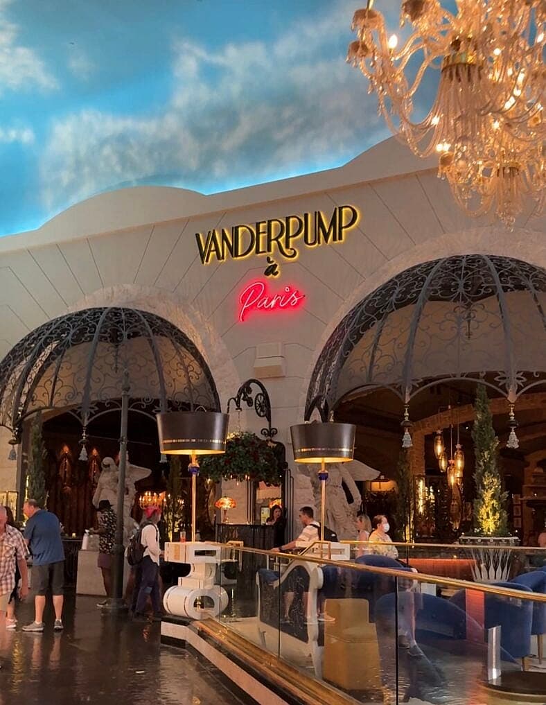 Vanderpump a Paris