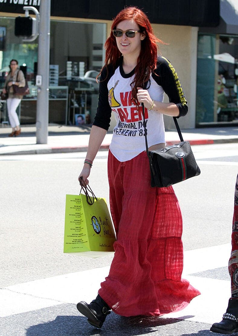RUMER WILLIS GOES SHOPPING WITH A GIRLFRIEND AND LEAVES IN HER SMASHED BMW IN BEVERLEY HILLS LOS ANGELES AMERICA 15TH JULY 2011