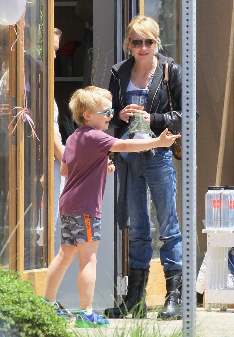 Anna Faris spends Mothers Day weekend shopping with boyfriend Michael Barrett and son Jack