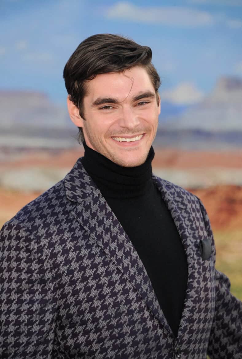 RJ Mitte's Final Texts Expose a Long Hollywood Struggle 49 RJ Mitte at World premiere of Netflix's 'El Camino: A Breaking Bad Movie' - Arrivals