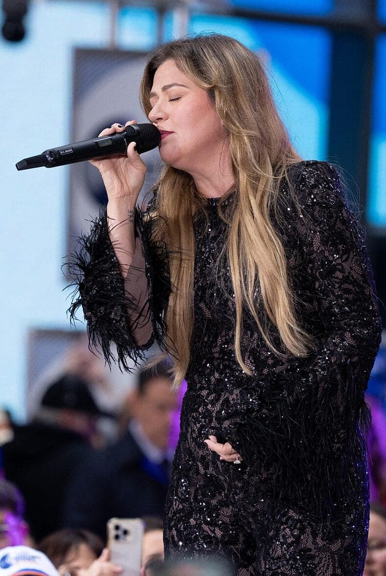 Kelly Clarkson Performs On Today Show, Kicking Off Summer Citi Concert Series