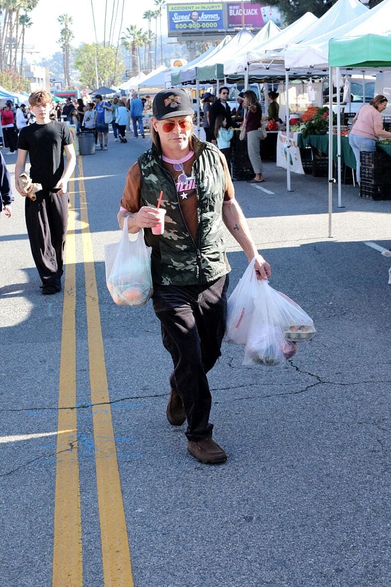 Stephen Baldwin shopping at Studio City Farmers Market