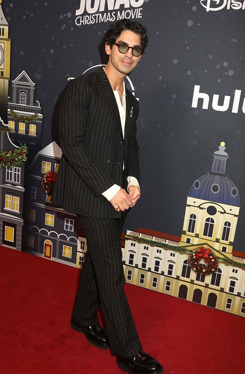A Very Jonas Christmas Movie - World Premiere