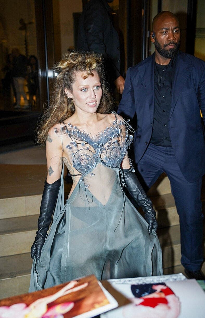 Miley Cyrus she arrives at her hotel in Paris