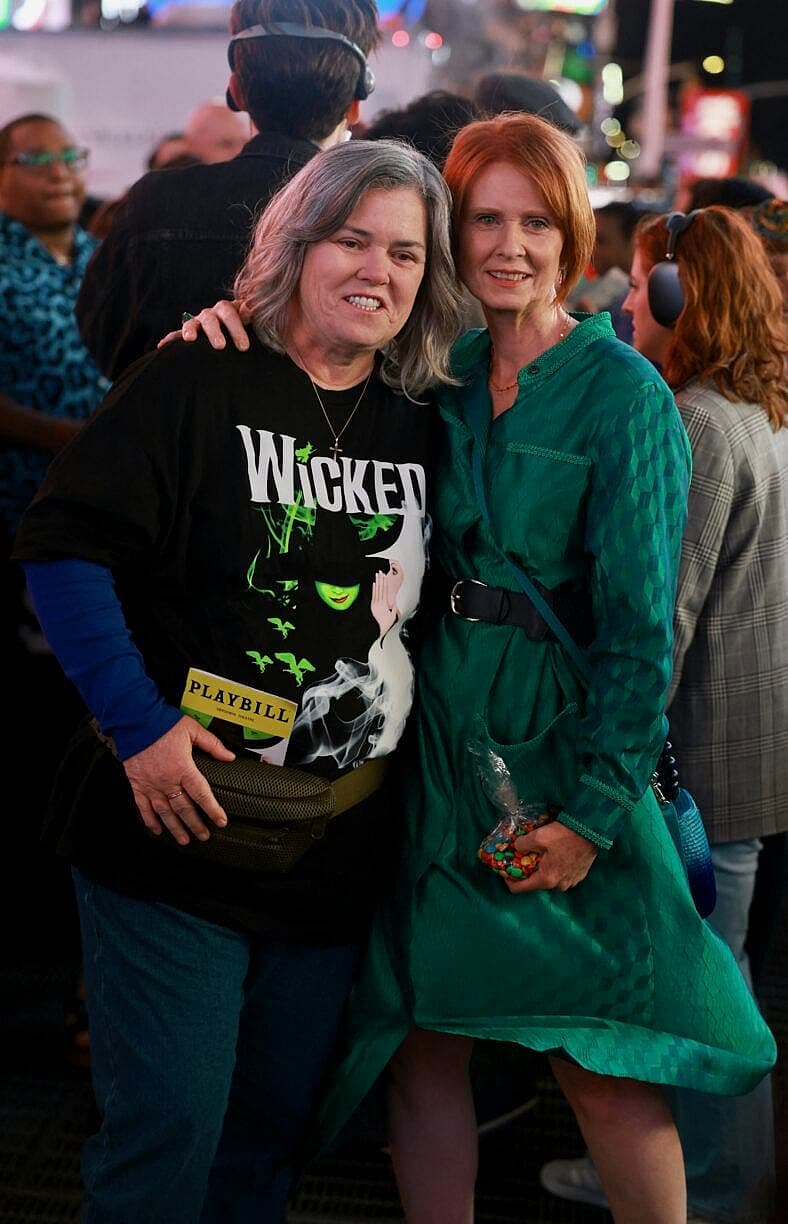 Rosie O'Donnell and Cynthia Nixon are seen on the set of 'And Just Like That'