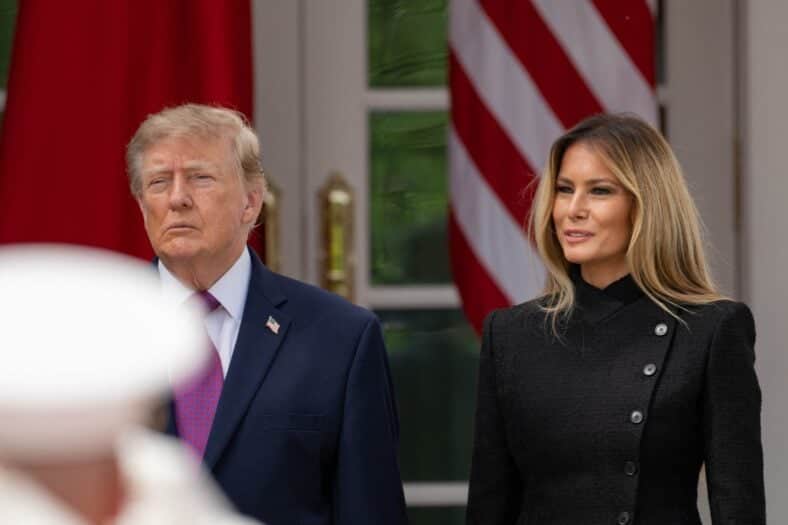 Donald Trump and Melania Trump welcome the President of China