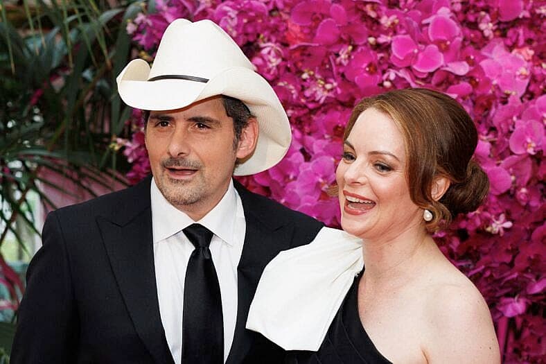 Brad Paisley and Kimberly Williams-Paisley among State Dinner arrivals