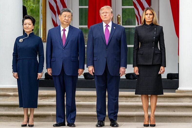 Donald Trump and Melania Trump welcome the President of China