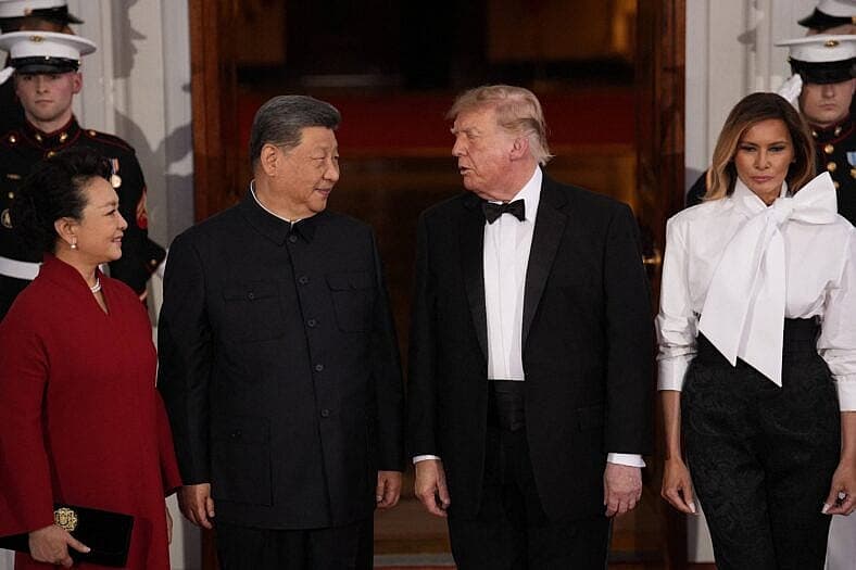 Donald Trump and Melania Trump welcome the President of China