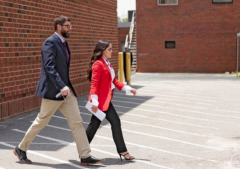 Jenelle Evans and David Eason arrive at court, as do their kids