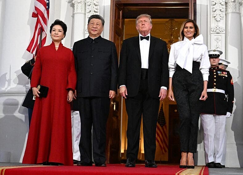 Donald Trump and Melania Trump welcome the President of China