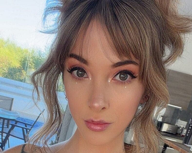 Jade Vow selfie