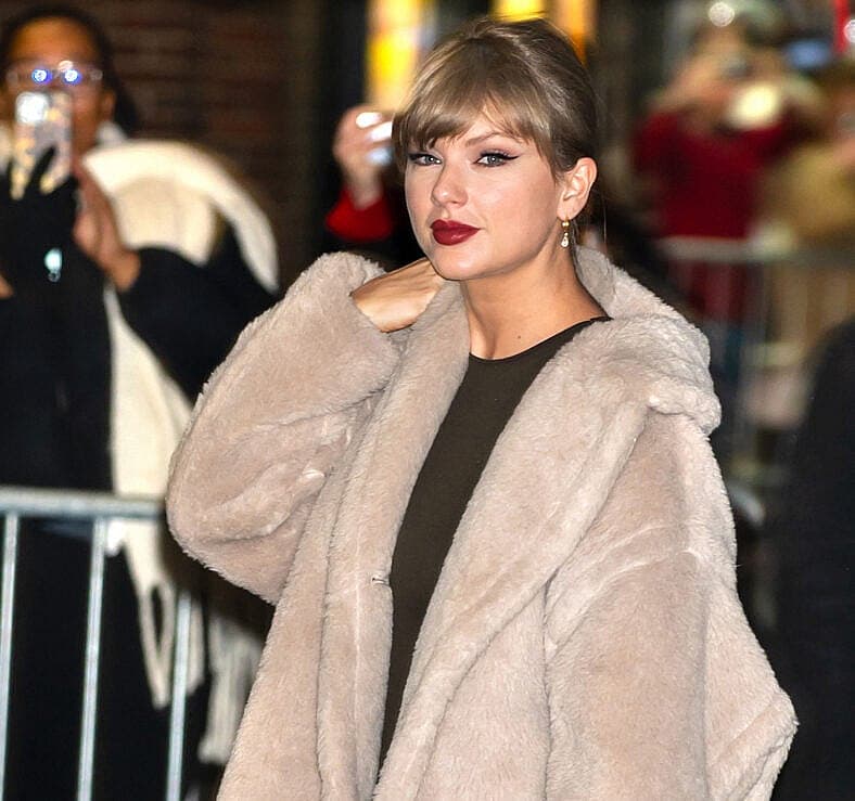 Taylor Swift Arrives to Late Show with Stephen Colbert Show