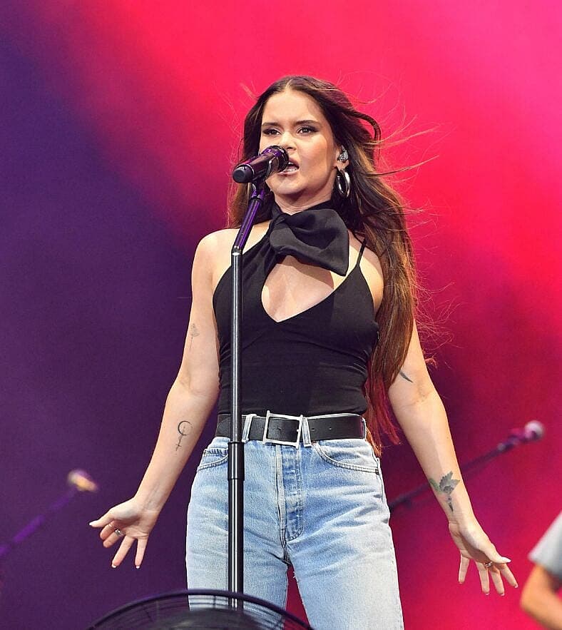 Maren Morris singing 