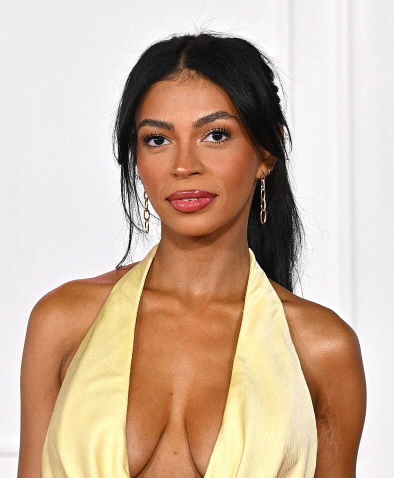 Layla Taylor posing on the red carpet.