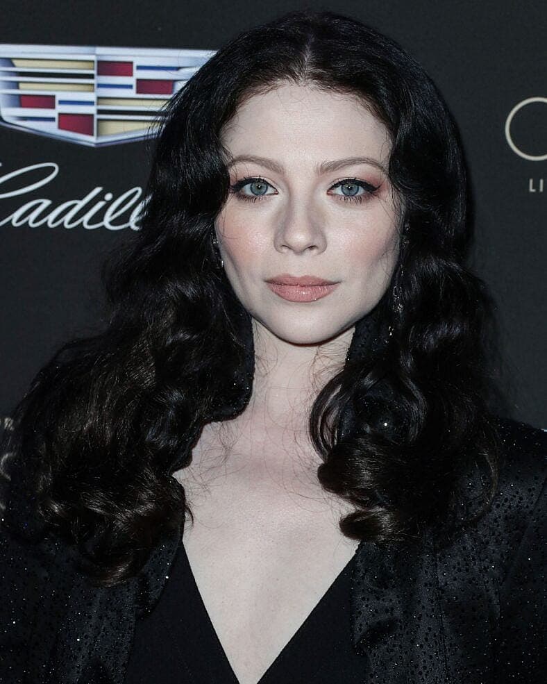 Michelle Trachtenberg arrives at the Cadillac Oscar Celebration 2020