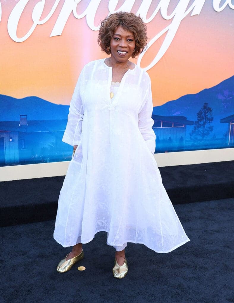 Alfre Woodard na estreia da Netflix de The Boroughs em Los Angeles