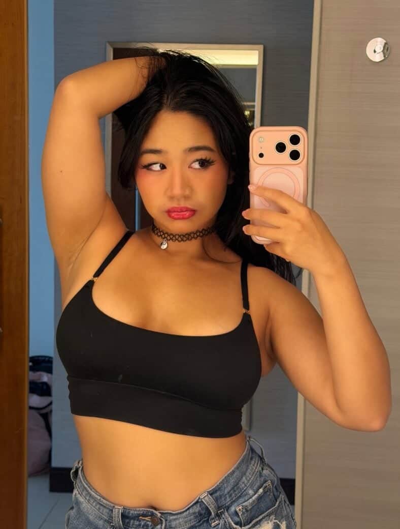 Jasmine Teaa mirror selfie in black crop top and jeans