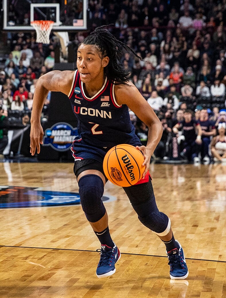 KK Arnold no basquete feminino da NCAA 2025 Spokane Elite Eight G2: USC Vs UConn 31 de março