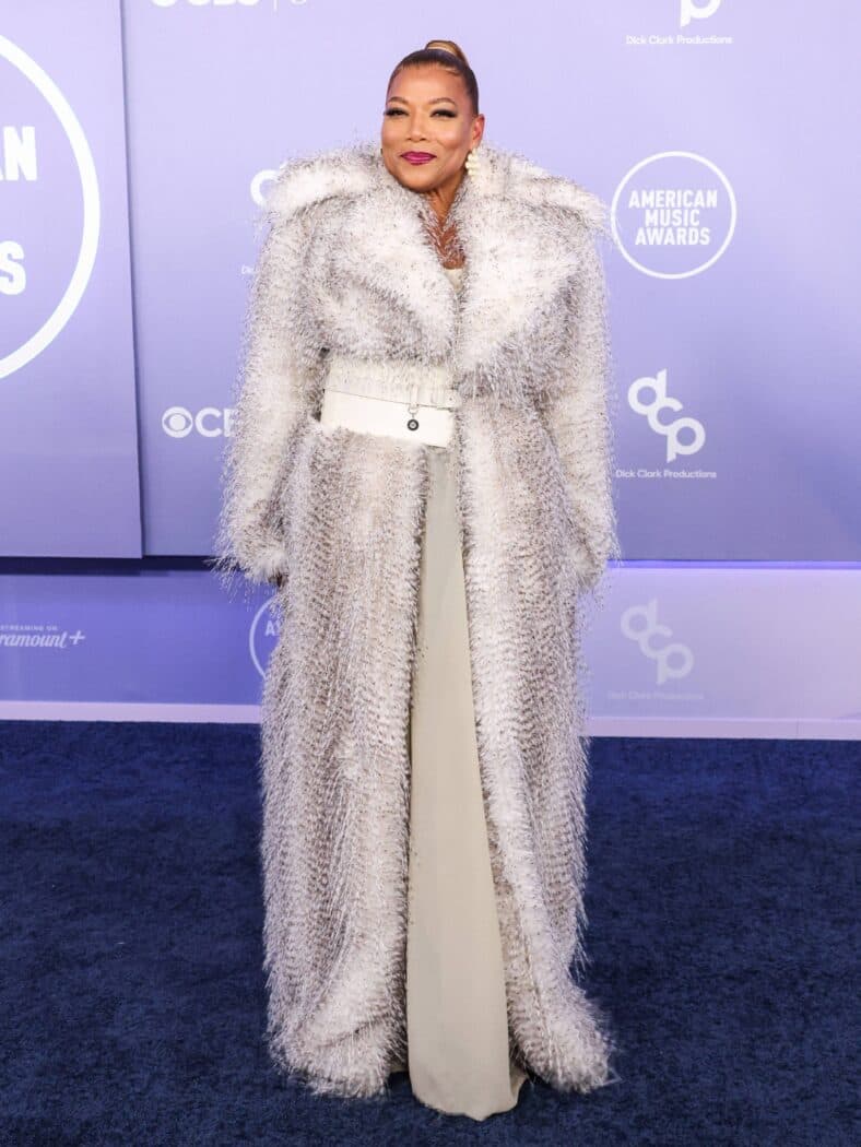 Rainha Latifah sorrindo 