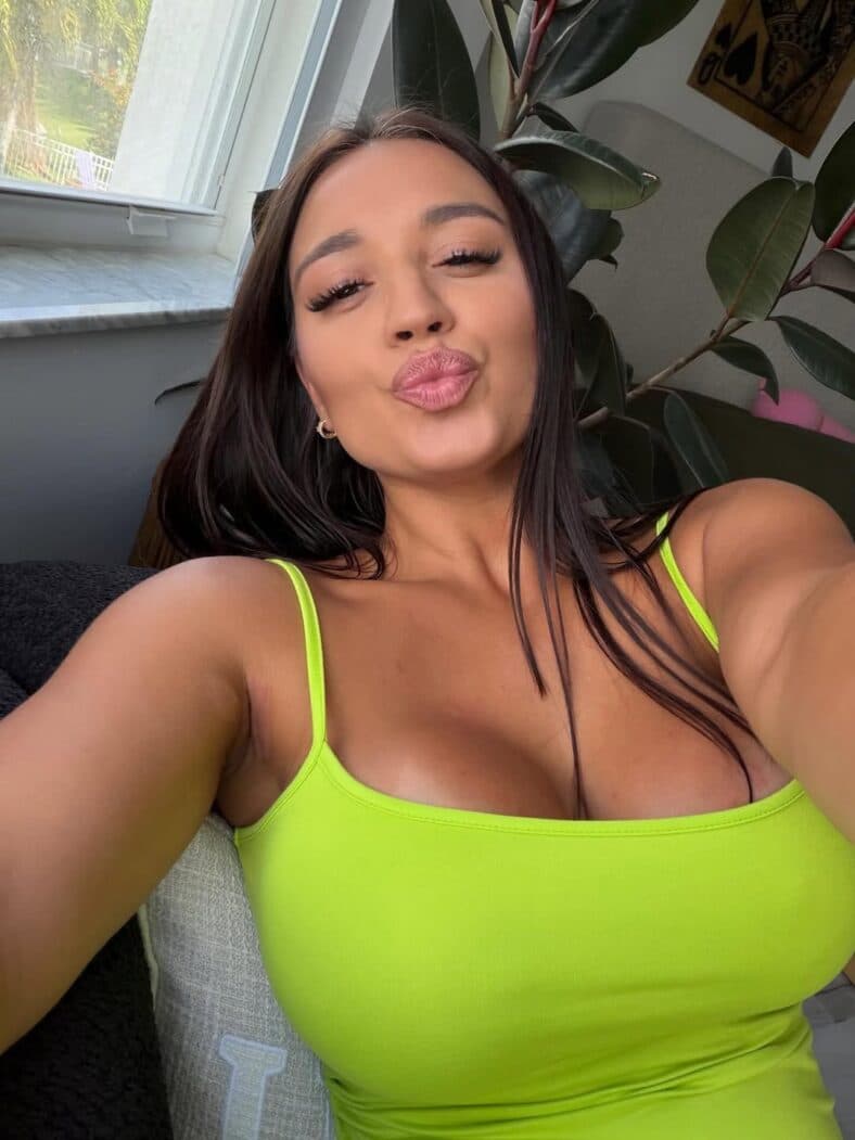Lexis Star selfie