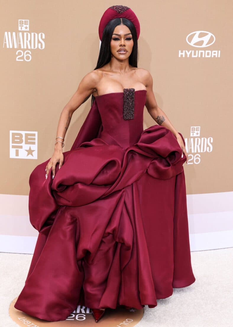 Teyana Taylor posando