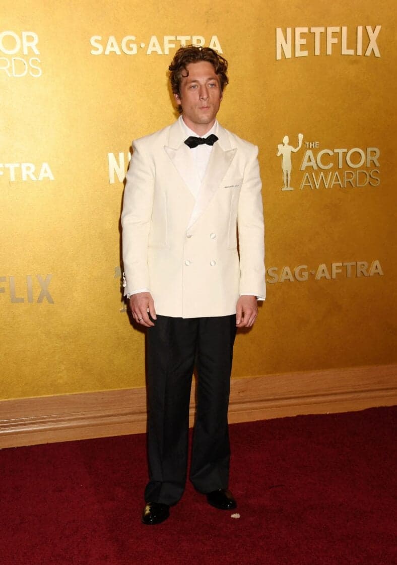 Jeremy Allen White posing 