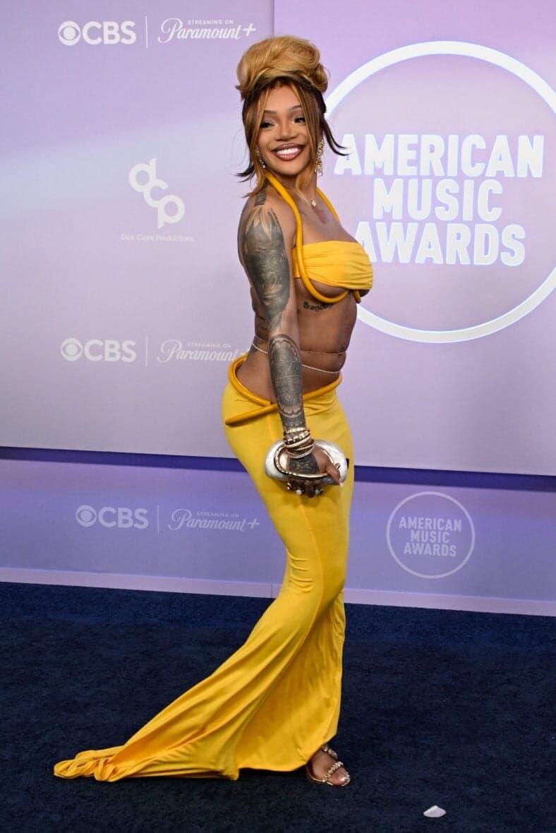 GloRilla in yellow