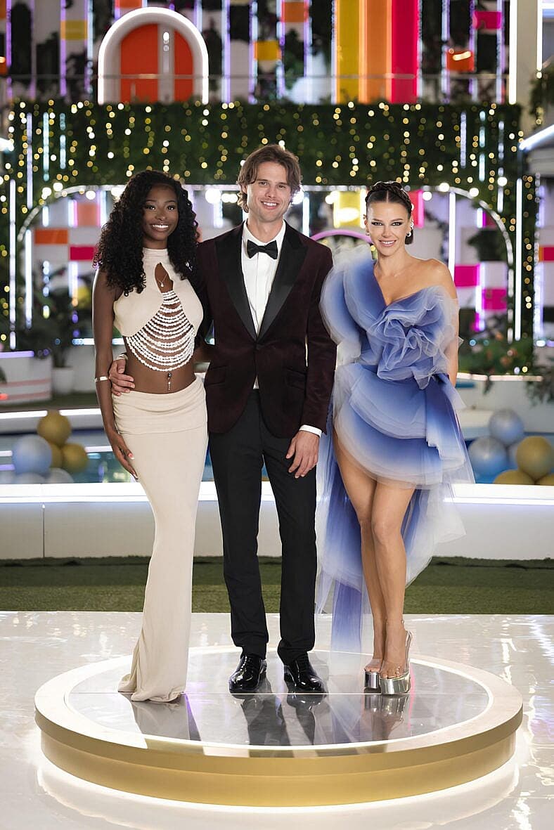 Trinity and Bryce from Love Island. 