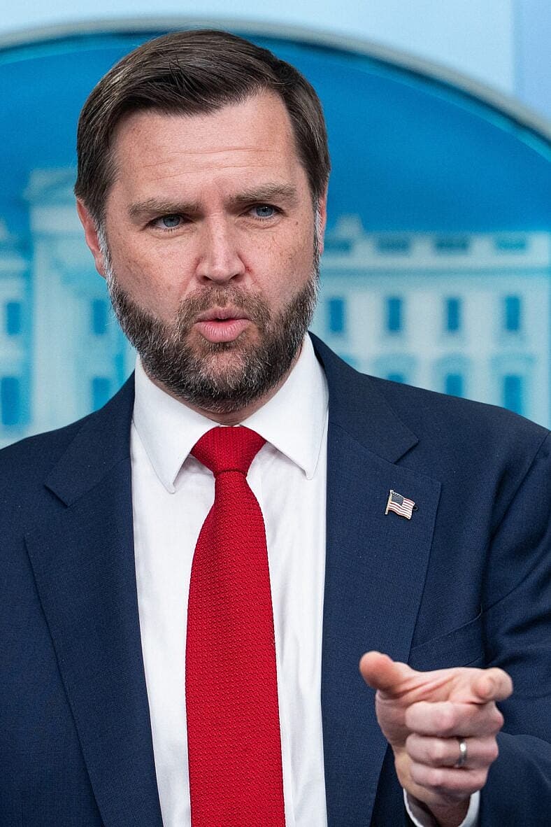 Secret Service Agent Pulled From JD Vance Detail After Leak Claim 2 JD Vance Briefs the Media