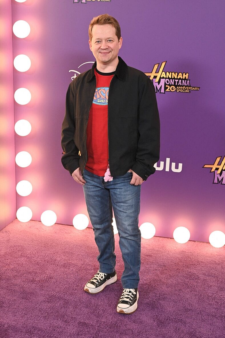 Jason Earles posing on the 'Hannah Montana' red carpet. 
