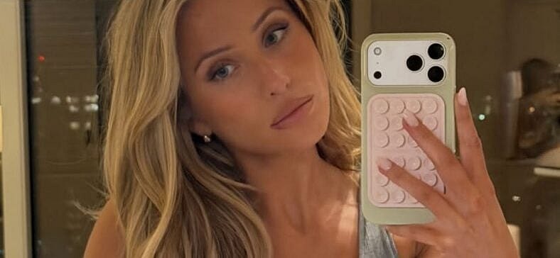 Alix Earle takes mirror selfie