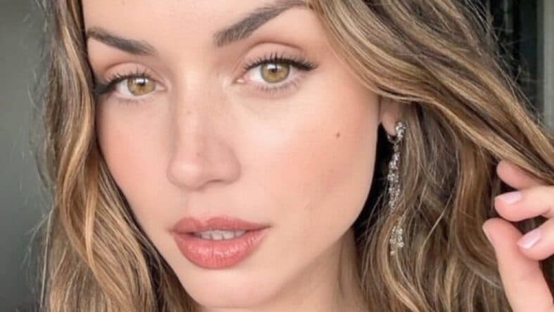 Ana de Armas close up