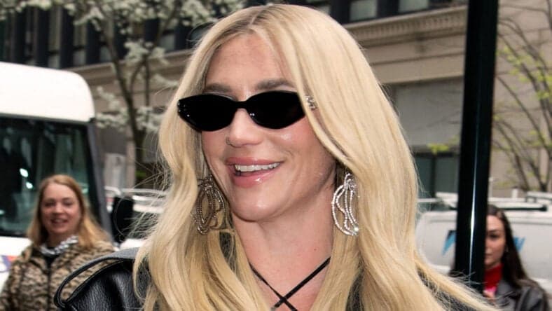 Kesha arrives to Empire State Building in NYC