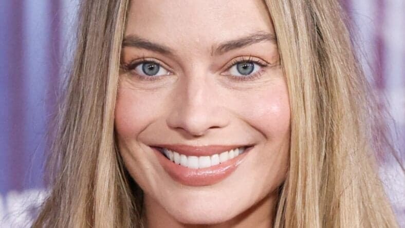 Margot Robbie close up