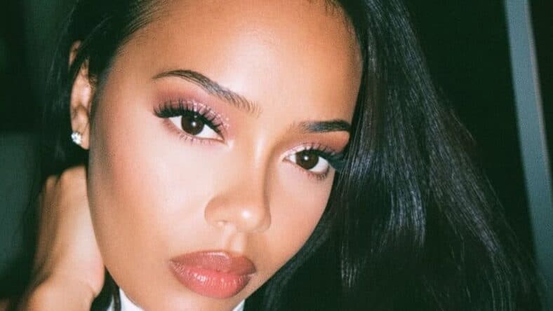 Angela Simmons selfie