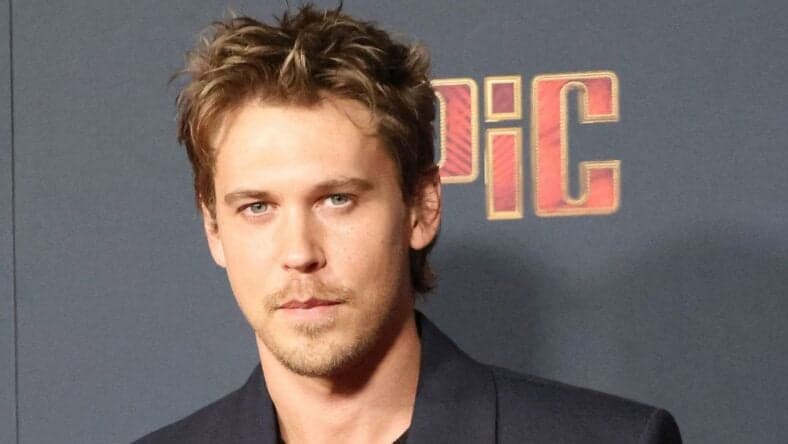 Austin Butler posing