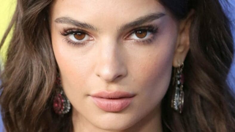Emily Ratajkowski close up