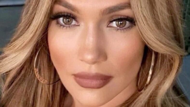 Jennifer Lopez close up