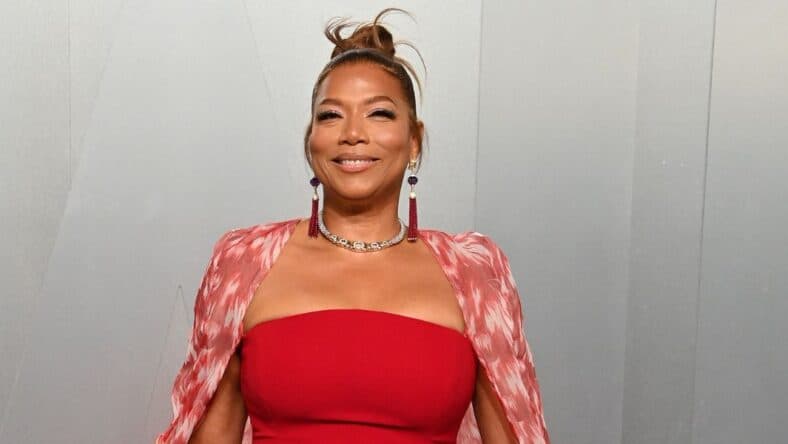 Queen Latifah smiling