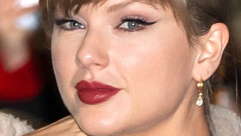 Taylor Swift close up