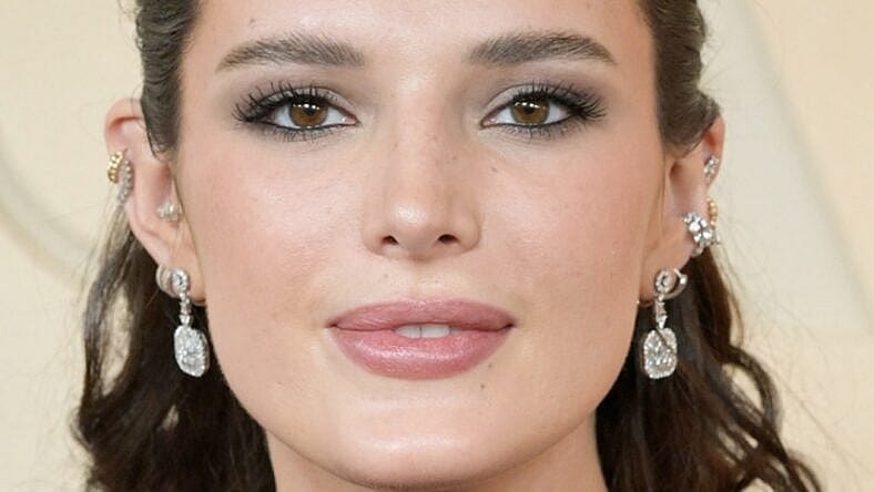 Bella Thorne close up