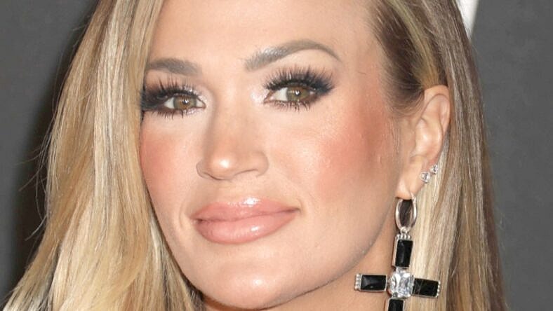Carrie Underwood close up
